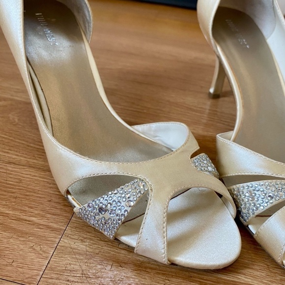 Nine West New Favorly Bridal Kitten Heel Satin Dress Sandals Women’s 9 NWT - Picture 14 of 15